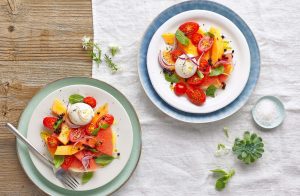 insalata-di-pomodori-anguria-e-melone-con-burrata